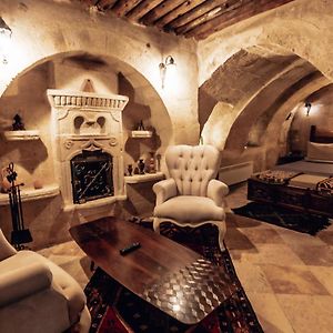 Deluxe  Cave Room